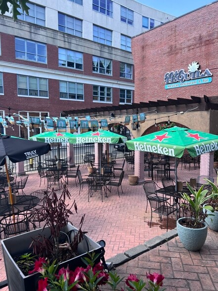 More Photos Of 300 Derby St, Salem Restaurant For Lease