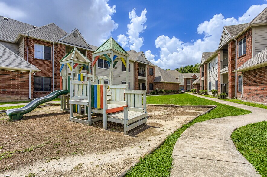More Photos Of 12380 Wood Bayou Dr, Houston Apartments For Sale