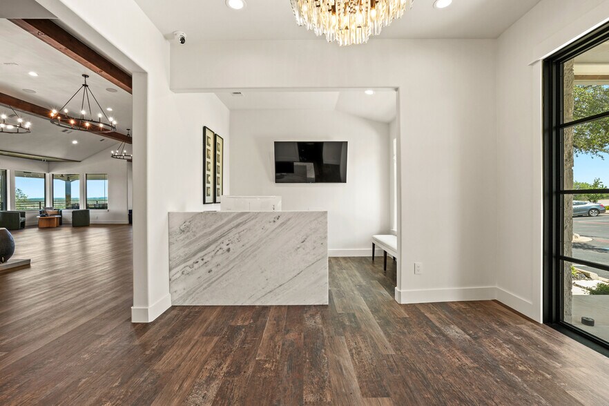 More Photos Of 602 Steve Hawkins Pky, Marble Falls Storefront Retail Office For Sale