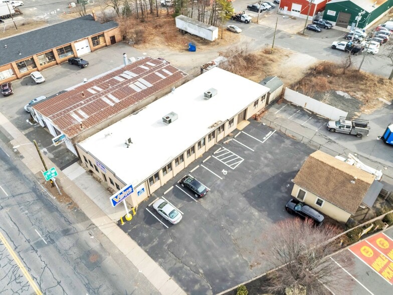 More Photos Of 785 Page Blvd, Springfield Light Manufacturing For Lease