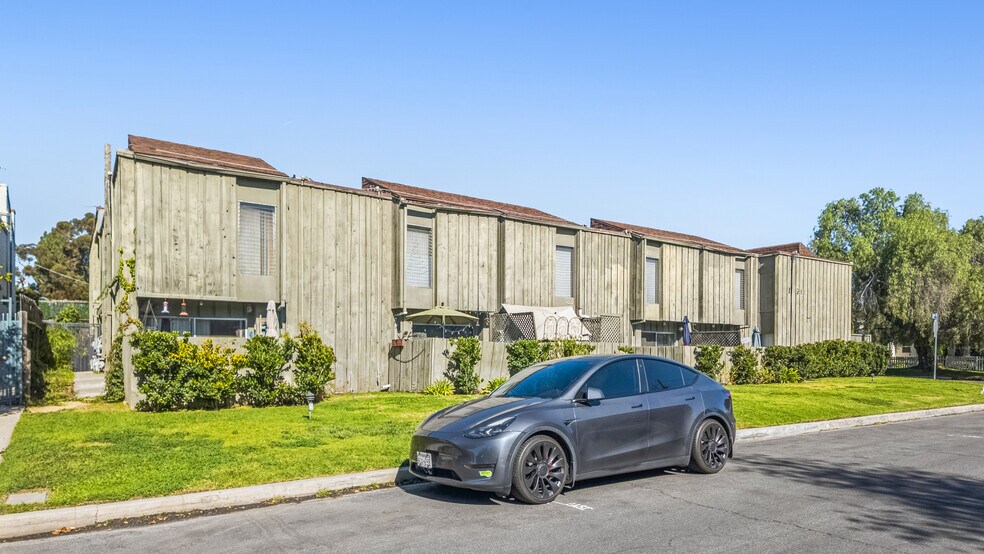 More Photos Of 11607 Acama St, Studio City Apartments For Sale