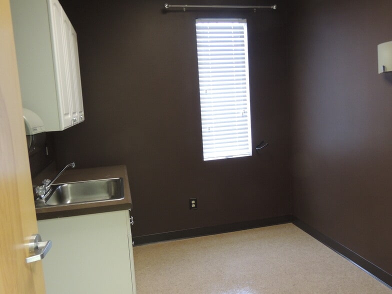 More Photos Of 207 Stage Rd, Hampstead Medical For Sale