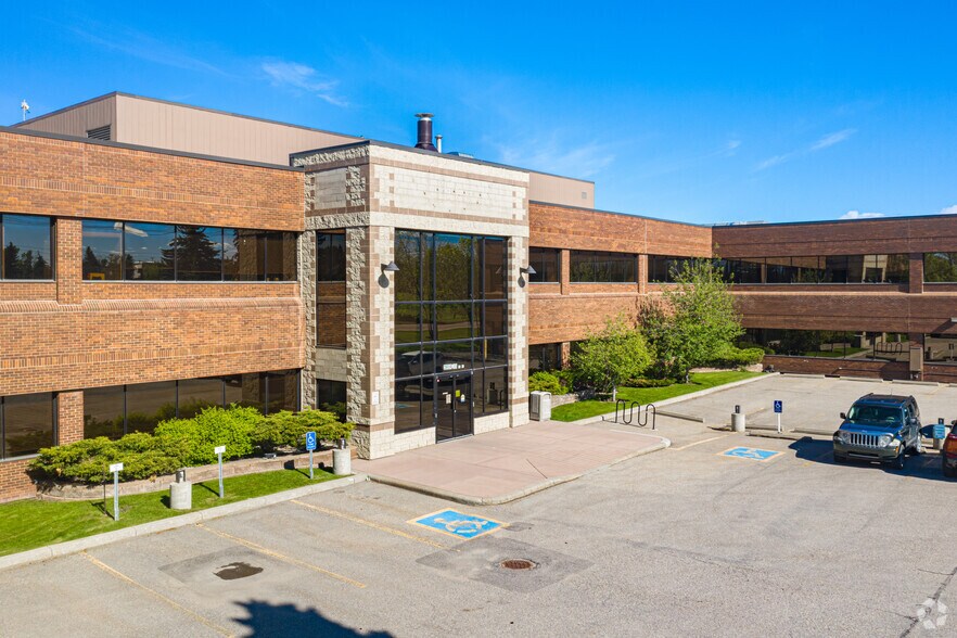 More Photos Of 2609 15 St NE, Calgary Office For Lease