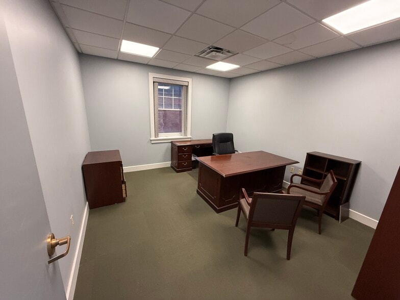 More Photos Of 1310 Market St, Wheeling Office For Lease