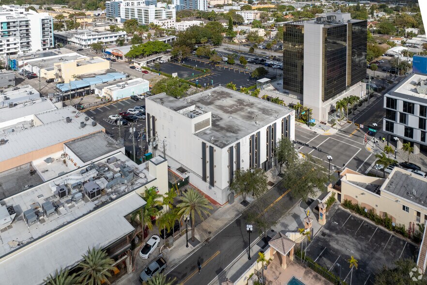 More Photos Of 1900 Tyler St, Hollywood Office For Lease