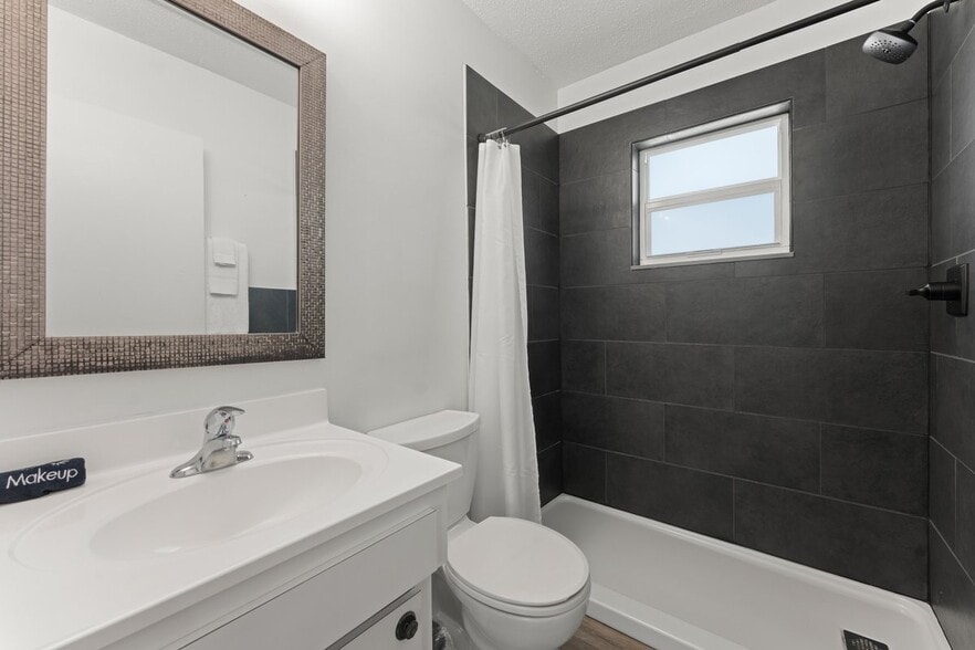More Photos Of 1708 S Atlantic Ave, New Smyrna Beach Hotel For Sale