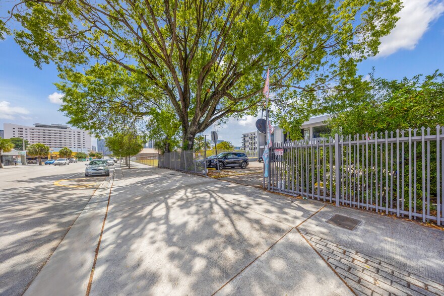 More Photos Of 752-776 W Flagler St, Miami Storefront Retail Office For Lease