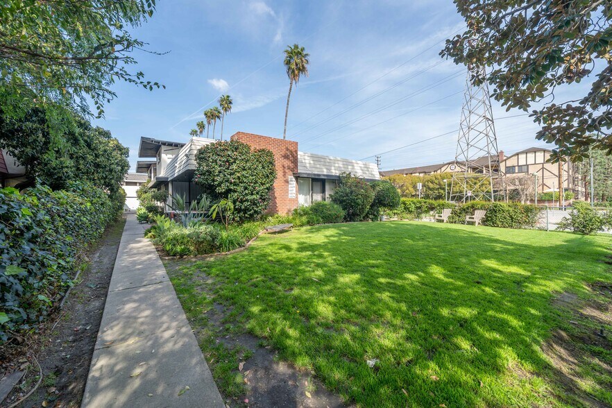 More Photos Of 11001 Hortense St, West Toluca Lake Apartments For Sale