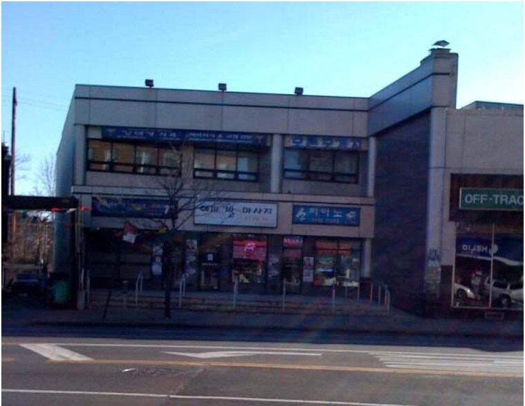 More Photos Of 16112 Northern Blvd, Flushing Storefront Retail Office For Lease