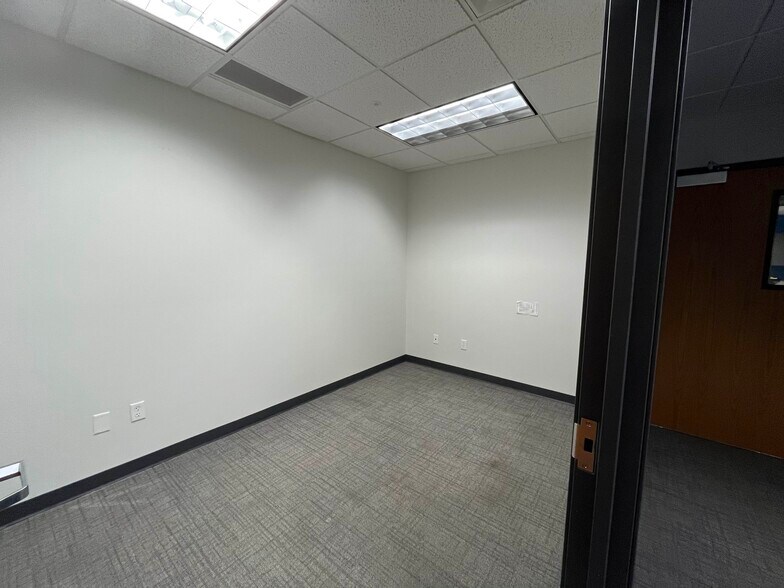 More Photos Of 1010 N 96th St, Omaha Office For Sale