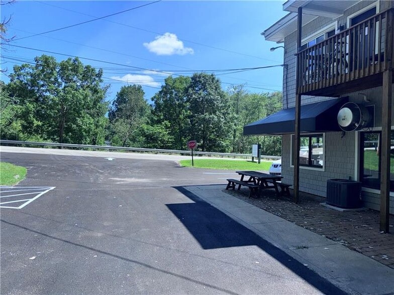 More Photos Of 4399 Leechburg Rd, New Kensington General Retail For Sale