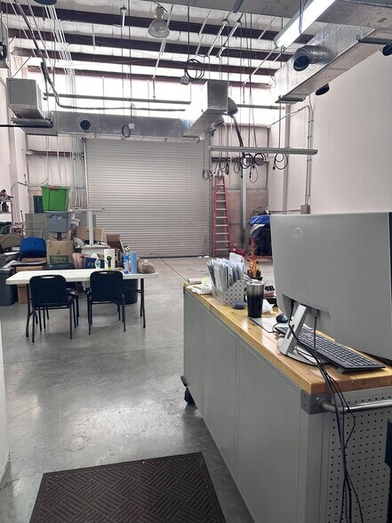 More Photos Of 7182-7208 E 21st St, Sarasota Light Manufacturing For Sale