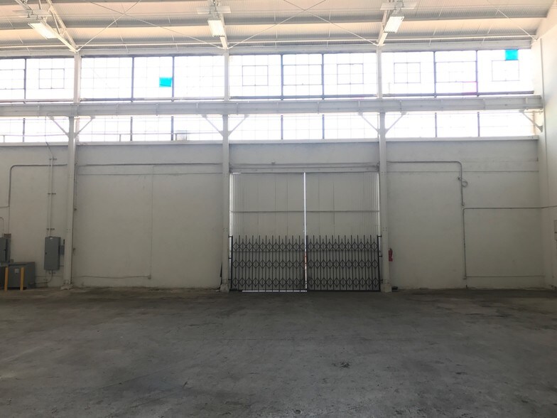 More Photos Of 2040-2068 E 37th St, Vernon Warehouse For Lease