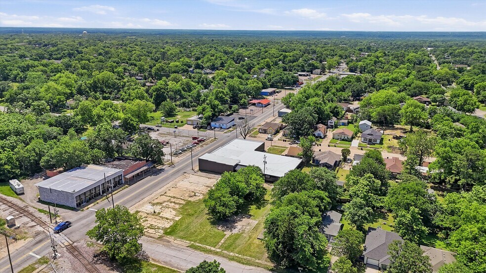 More Photos Of 613 S Armstrong Ave, Denison Warehouse For Sale