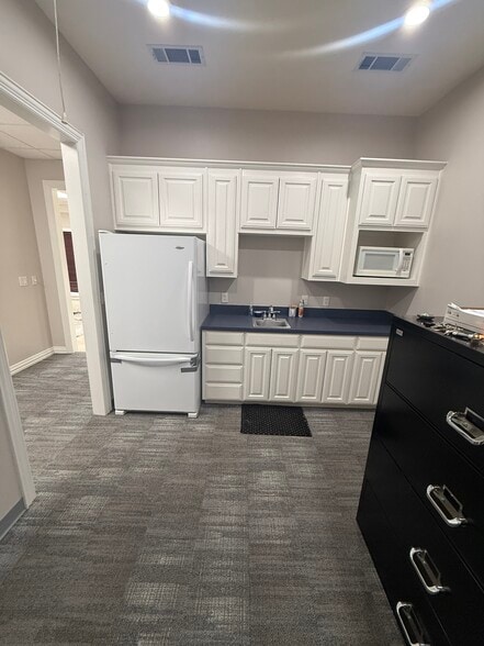 More Photos Of 1316 Village Creek Dr, Plano Office For Lease