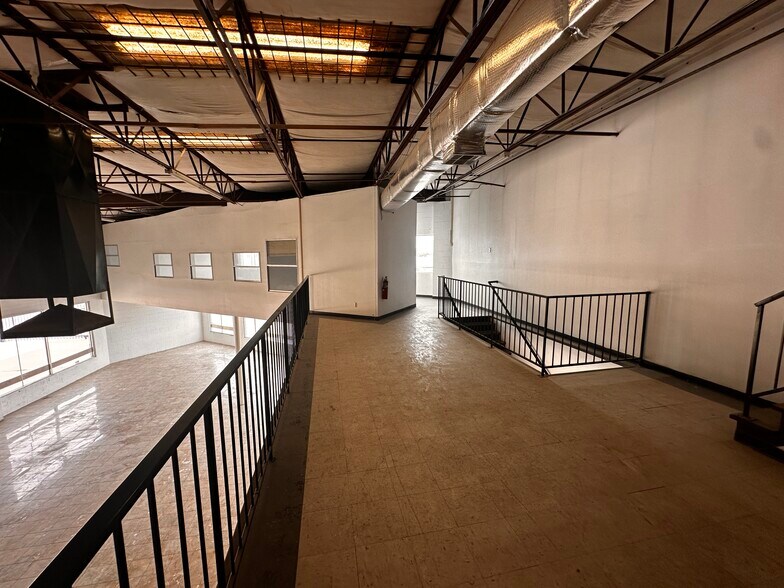 More Photos Of 2401 Alameda Ave, El Paso Showroom For Lease