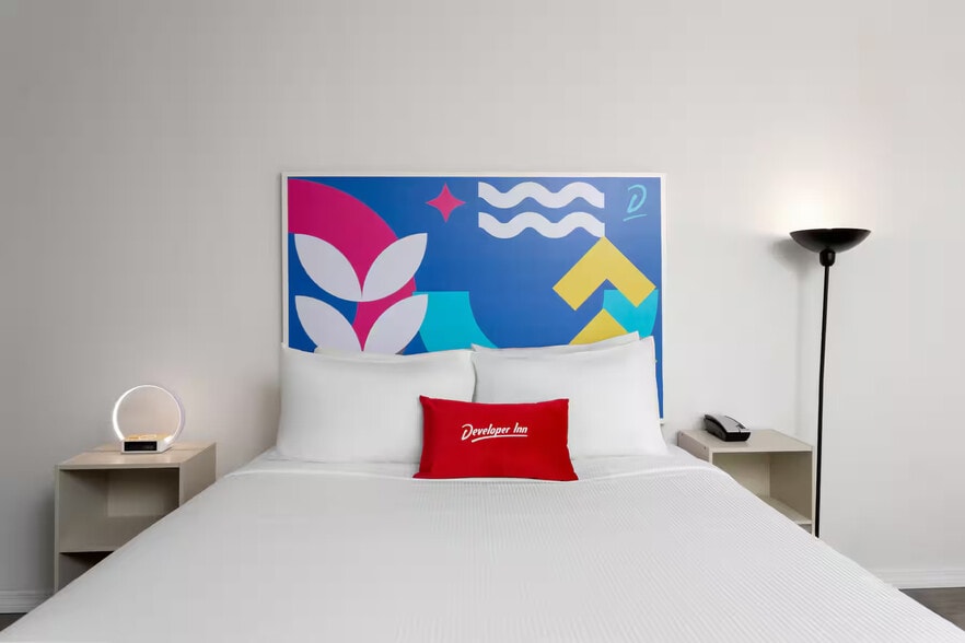 More Photos Of 2500 33rd St, Orlando Hotel For Sale