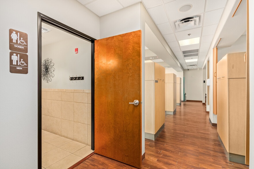 More Photos Of 9179 W Thunderbird Rd, Peoria Medical For Lease