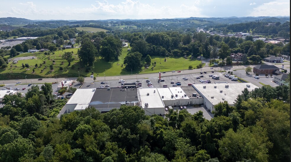 More Photos Of 398-466 Cummings St, Abingdon General Retail For Lease