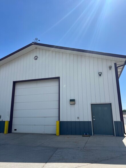 More Photos Of 3930 S US Highway 85 87, Colorado Springs Showroom For Sale