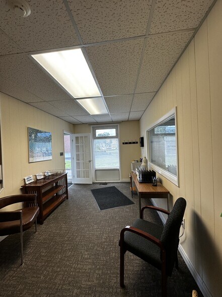 More Photos Of 910 Middle Country Rd, Selden Office For Lease