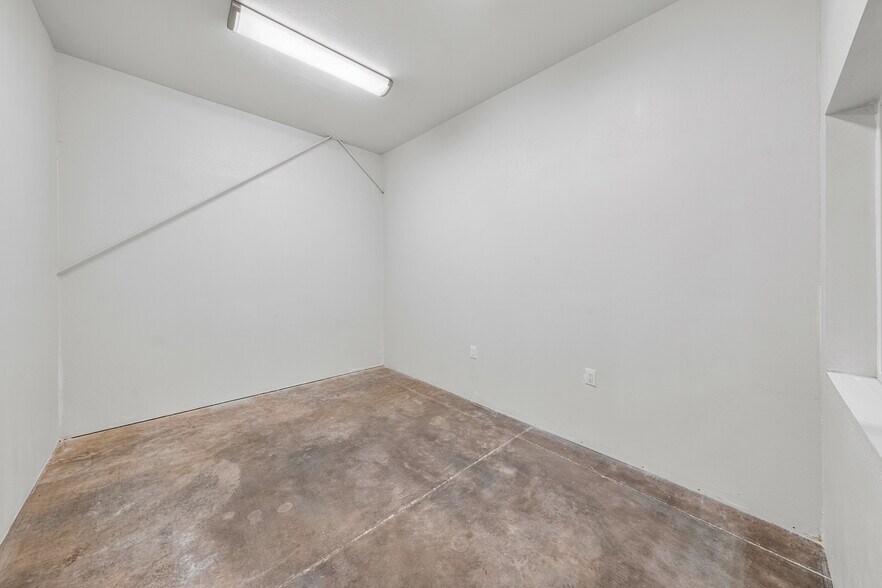 More Photos Of 188 Salmon Way, White City Industrial For Sale