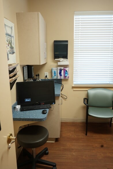 More Photos Of 51 Lindsey Ln, Saint Marys Medical For Lease