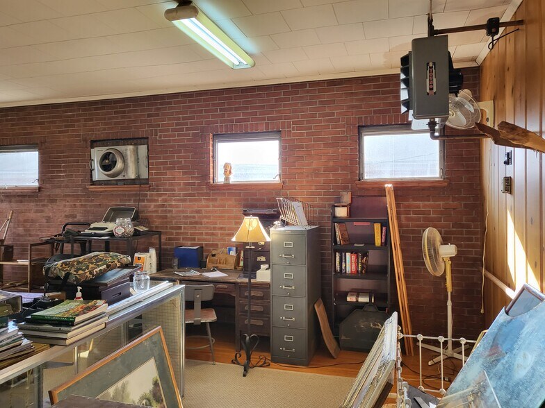 More Photos Of 212 S Broad St, Gastonia General Retail For Sale