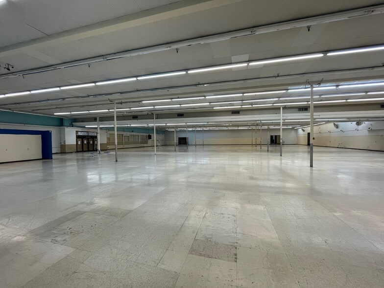 More Photos Of 7663-7667 Broadway, Lemon Grove Supermarket For Sale