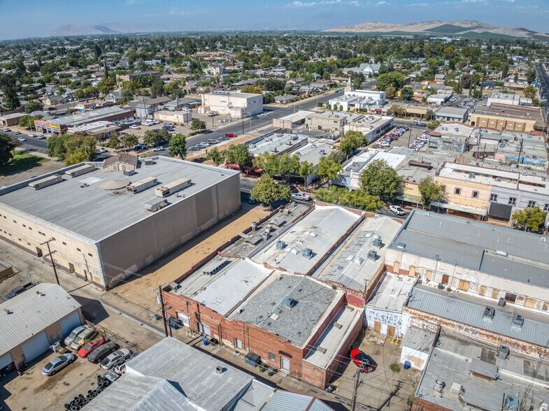 More Photos Of 137 N L St, Dinuba Storefront Retail Residential For Sale