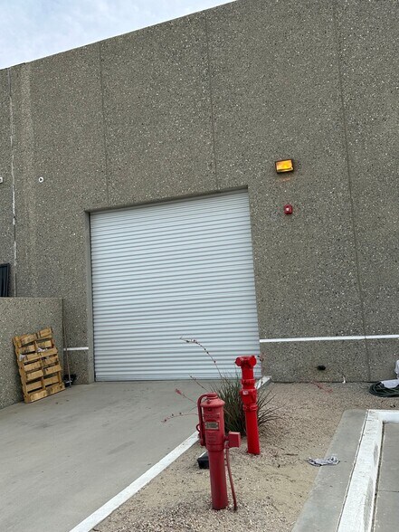 More Photos Of 77530 Enfield Ln, Palm Desert Showroom For Lease