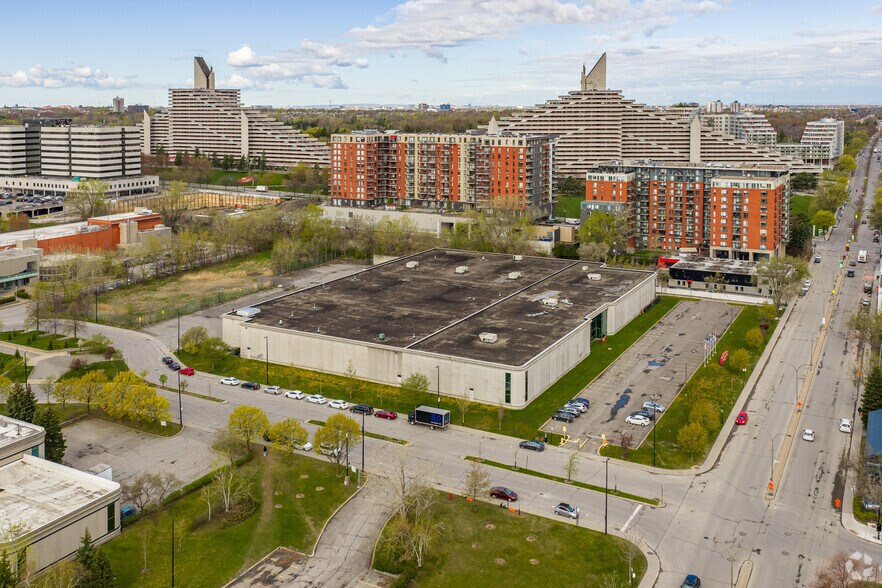 More Photos Of 3100 Boul de l'Assomption, Montréal Manufacturing For Lease