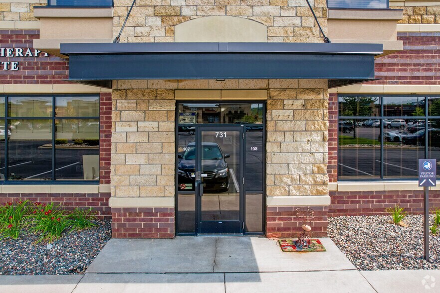 More Photos Of 731 Bielenberg Dr, Woodbury Office For Sale