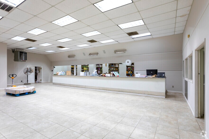 More Photos Of 1701 30th St, Bakersfield Freestanding For Sale