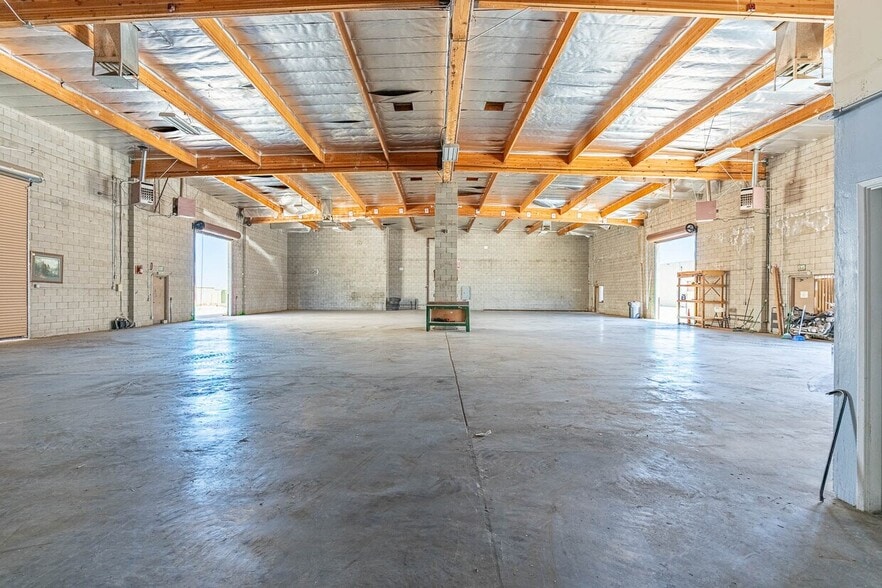 More Photos Of 39360 3rd St E, Palmdale Warehouse For Sale