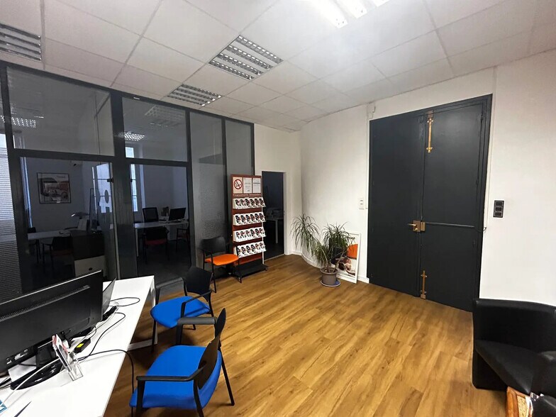 More Photos Of 180 Rue De Rome, Marseille Office For Sale