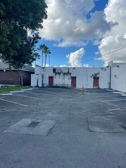 More Photos Of 1949 NE 163rd St, North Miami Beach Freestanding For Lease