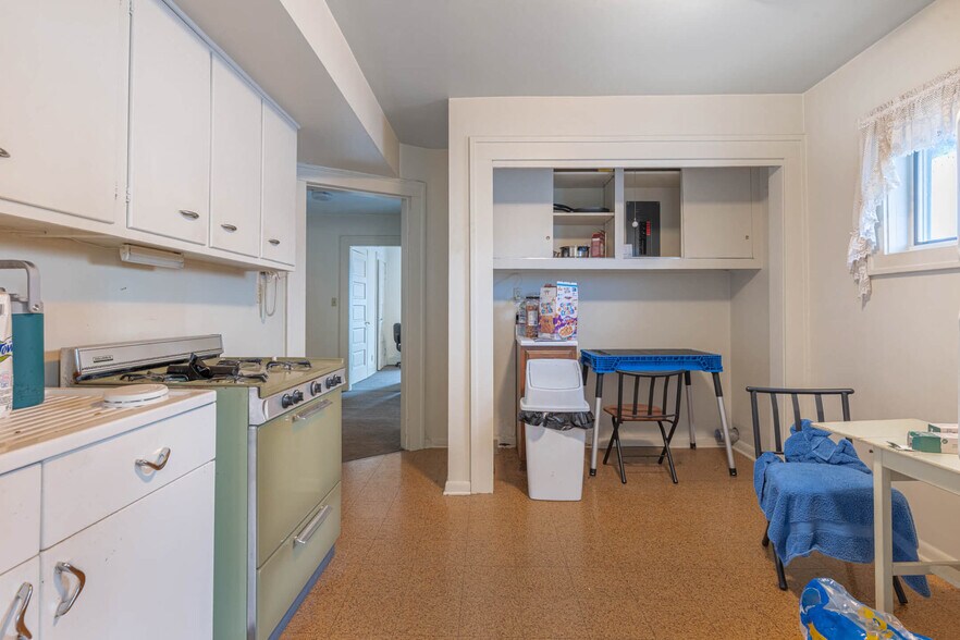 More Photos Of 227 E Cecil St, Springfield Restaurant For Sale