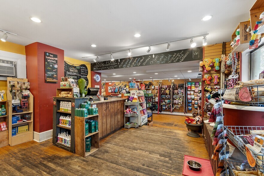 More Photos Of 489 Concord Ave, Cambridge Veterinarian Kennel For Sale