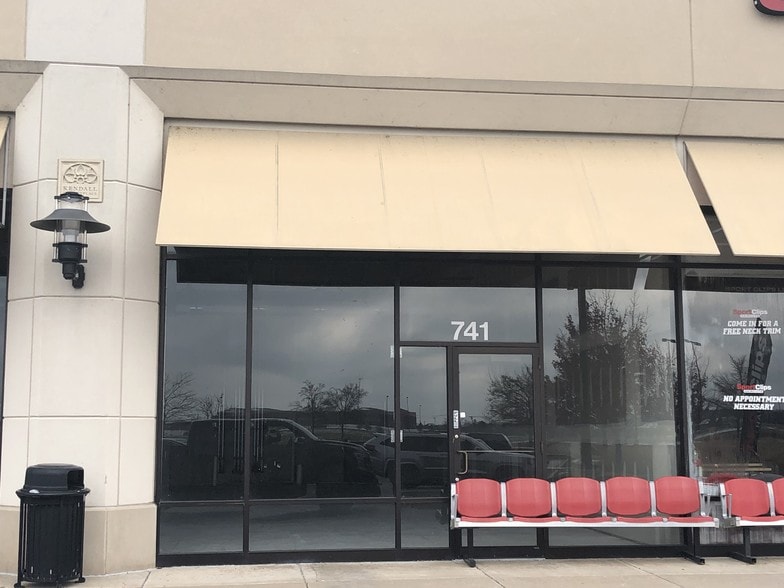 More Photos Of 731-871 Erica Ln, Yorkville Freestanding For Lease