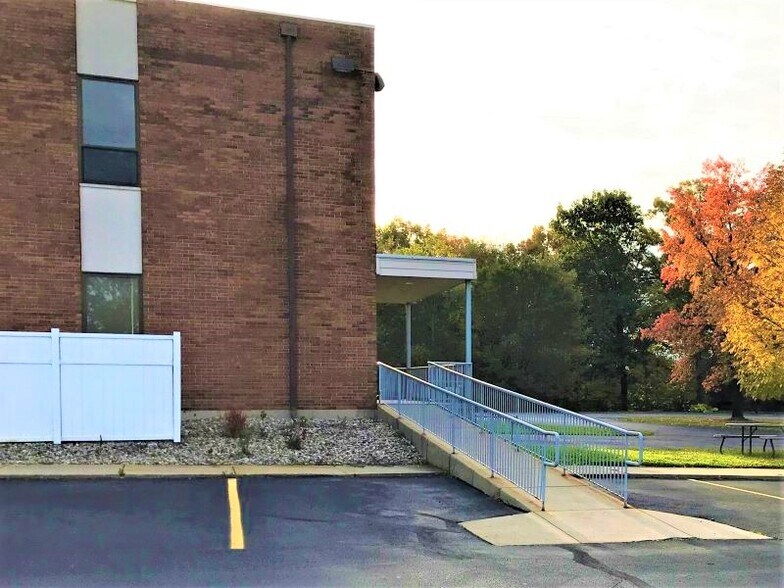More Photos Of 600 E Dayton-Yellow Springs Rd, Fairborn Office For Sale