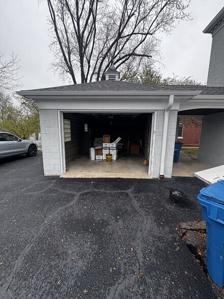 More Photos Of 300 Washington St, Saint Charles Office For Sale