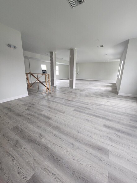 More Photos Of 8359 Stringfellow Rd, Saint James City Medical For Lease