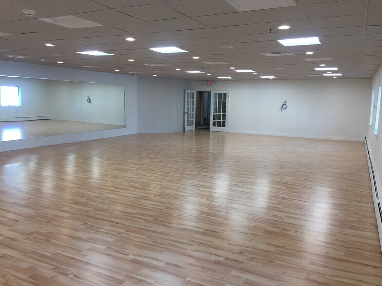 More Photos Of 6181 Thompson Rd, Syracuse Service For Lease