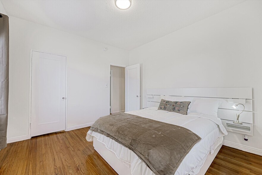 More Photos Of 153-157 W Channel Rd, Santa Monica Apartments For Sale