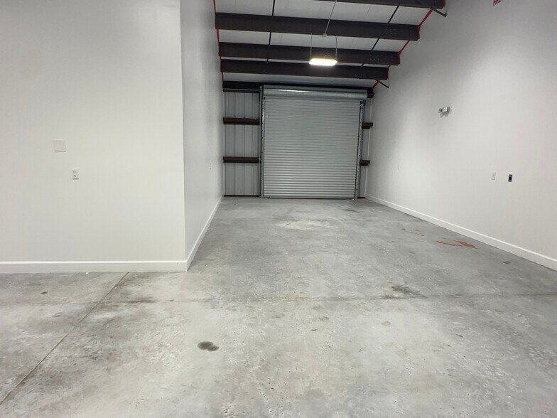 More Photos Of 3801-3815 Oleander Ave, Fort Pierce Warehouse For Lease