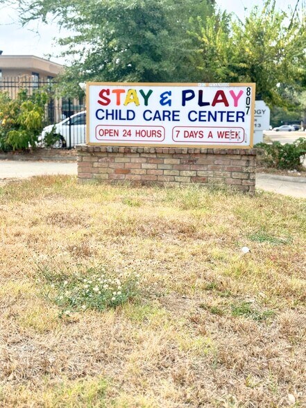 More Photos Of 807 Peakwood Dr, Houston Daycare Center For Sale