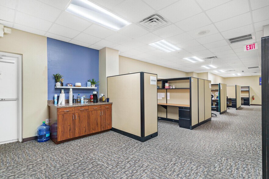 More Photos Of 1904 Thomas Ave, Leesburg Office For Lease