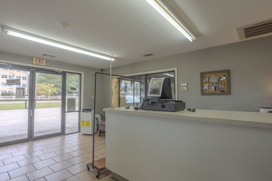 More Photos Of 244 N College St, Statesboro Flex For Sale