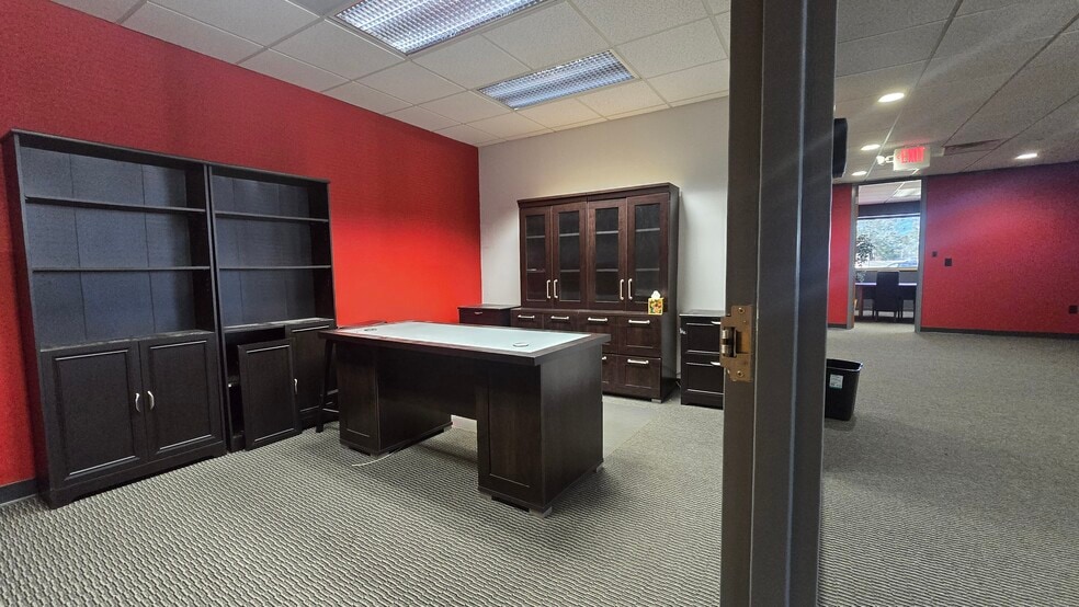 More Photos Of 13075 US Highway 19 N, Clearwater Flex For Lease